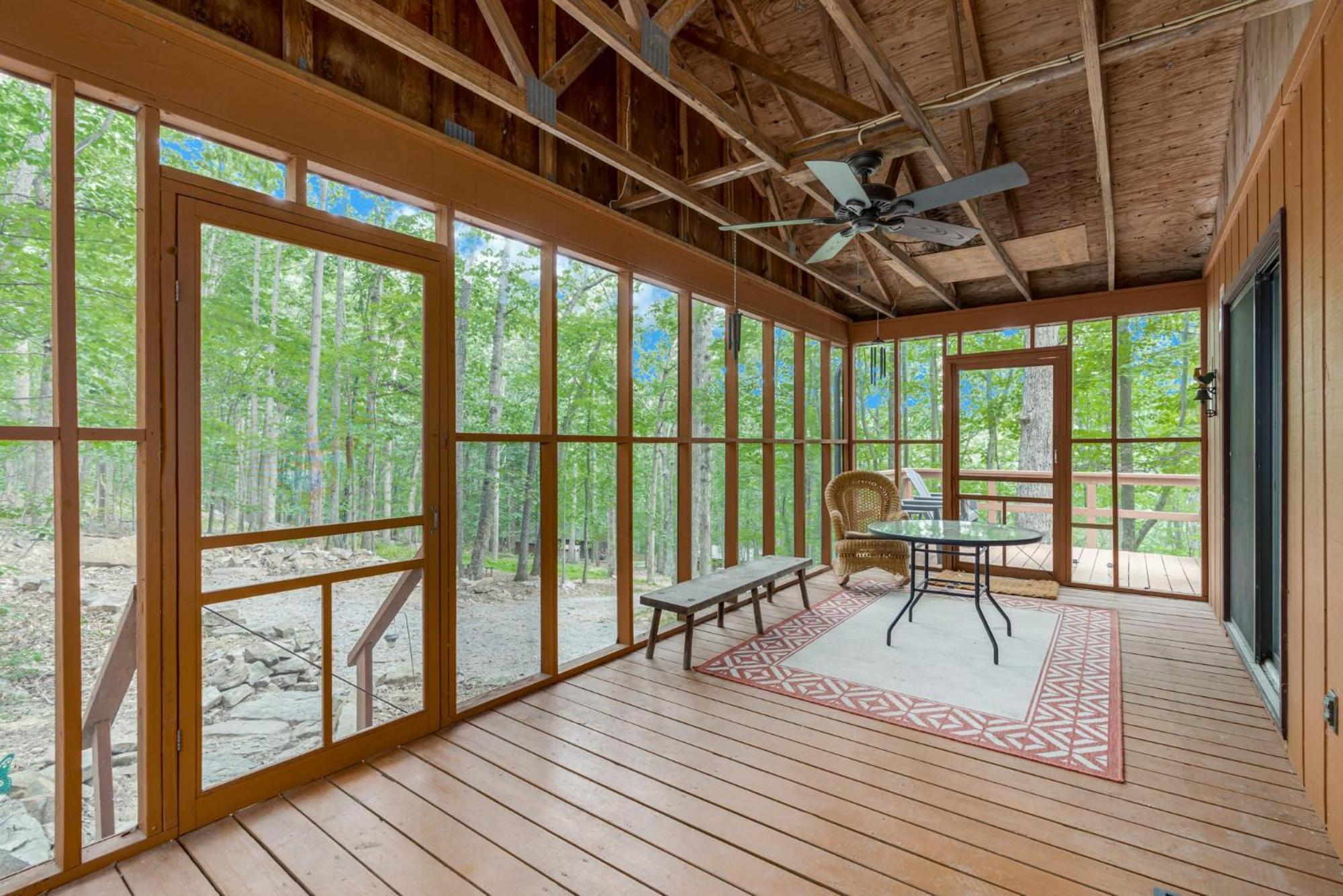 Secluded W Hot Tub, Fire Pit, Deck & Updated Wifi Great Cacapon Dış mekan fotoğraf