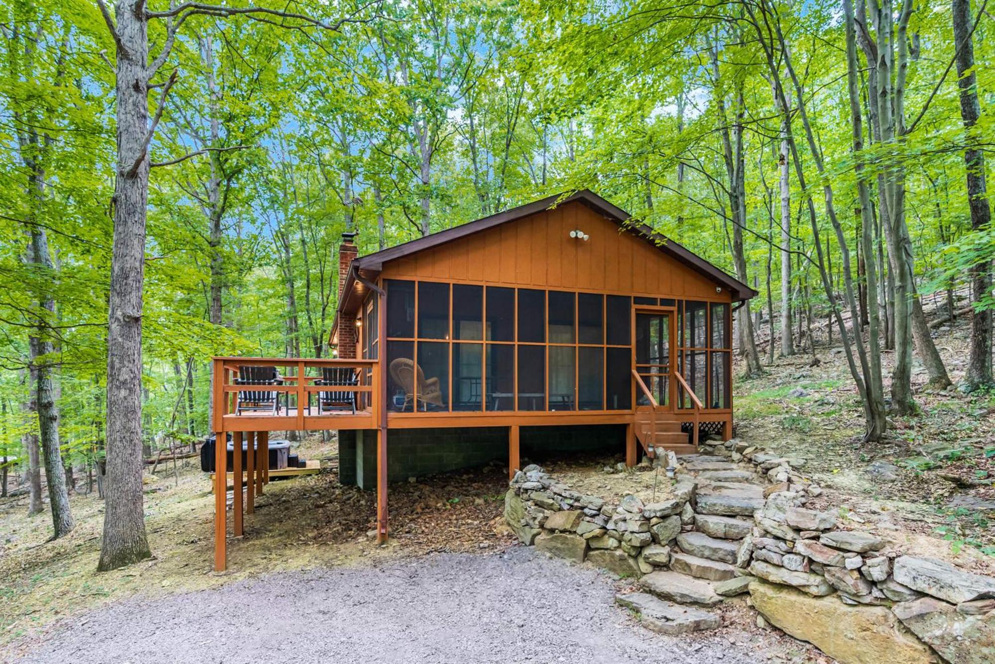 Secluded W Hot Tub, Fire Pit, Deck & Updated Wifi Great Cacapon Dış mekan fotoğraf